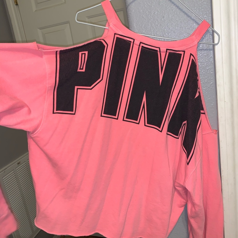 pink off the shoulder long sleeve crop top